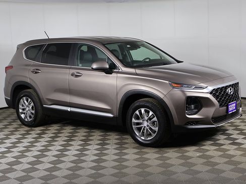 Used 2019 Hyundai Santa Fe SE image 2