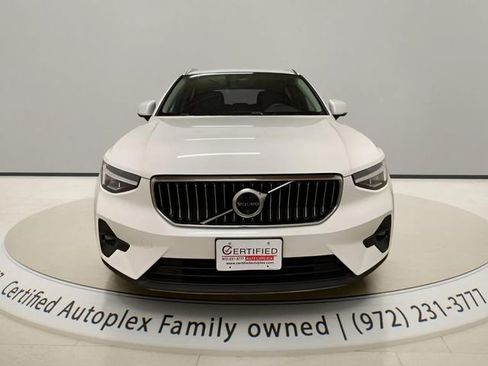 Used 2025 Volvo XC40 B5 Plus image 6