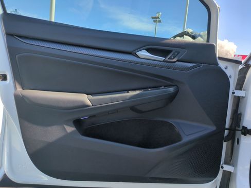 Used 2022 Volkswagen Golf R image 15