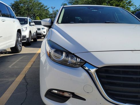 Used 2018 MAZDA MAZDA3 Touring image 6