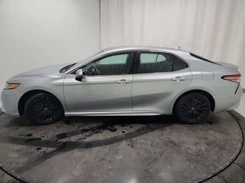 Used 2019 Toyota Camry SE w/ Carpet Mat Package image 4