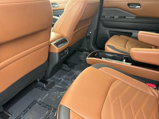 Used 2024 Nissan Pathfinder Platinum AWD/4WD image 13