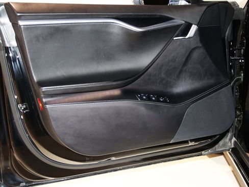 Used 2015 Tesla Model S 70 image 30