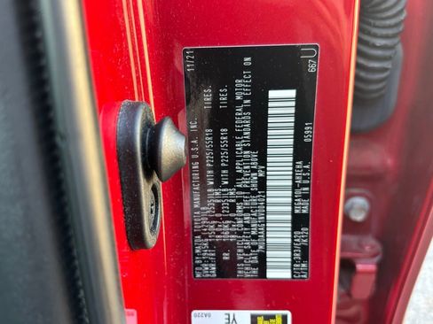 Used 2022 Toyota Corolla Cross XLE image 16