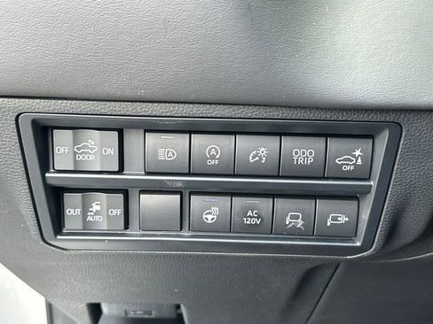 Used 2023 Toyota Tundra Platinum AWD/4WD image 20