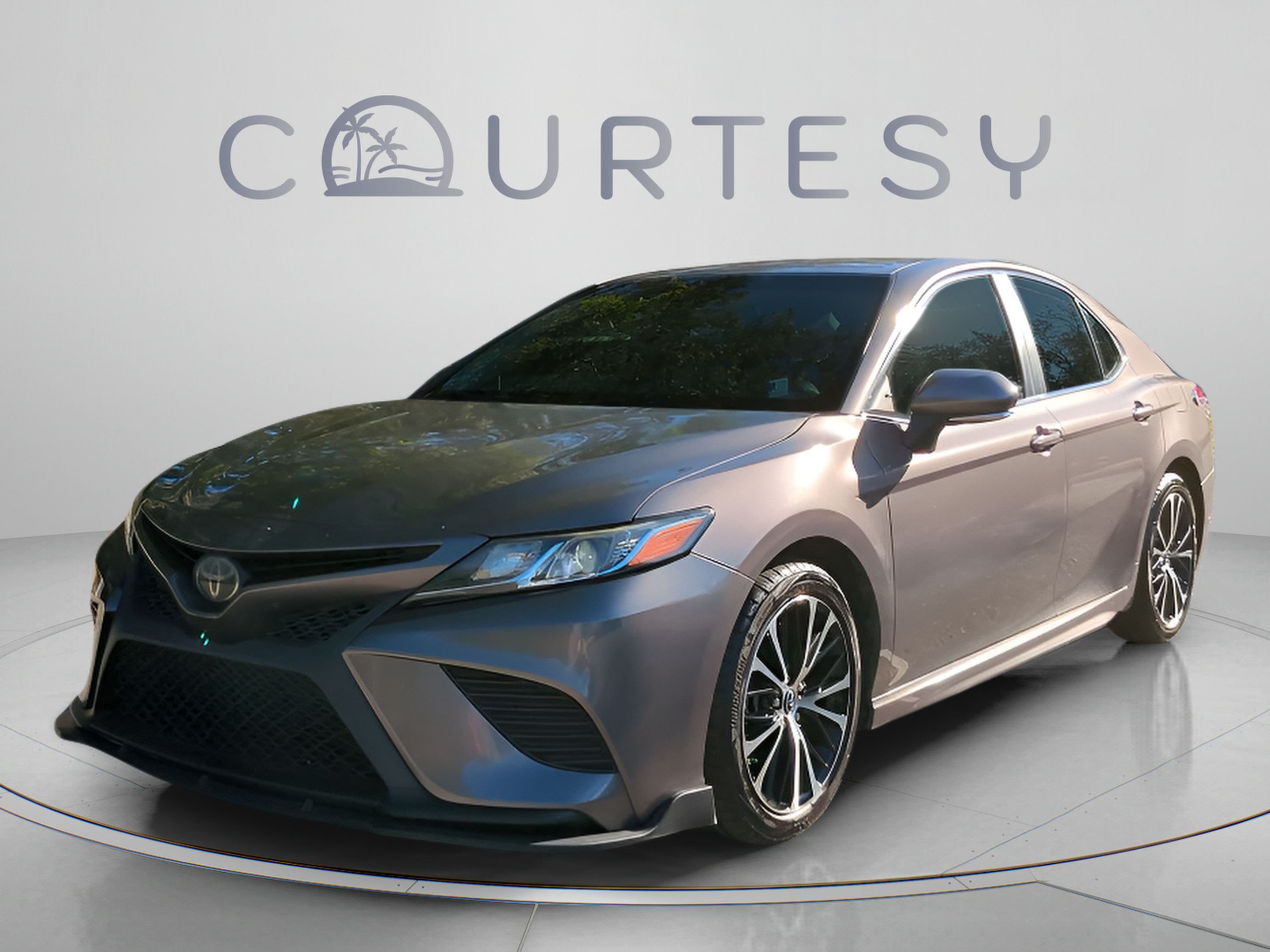 Used 2018 Toyota Camry SE w/ Convenience Package FWD image 2