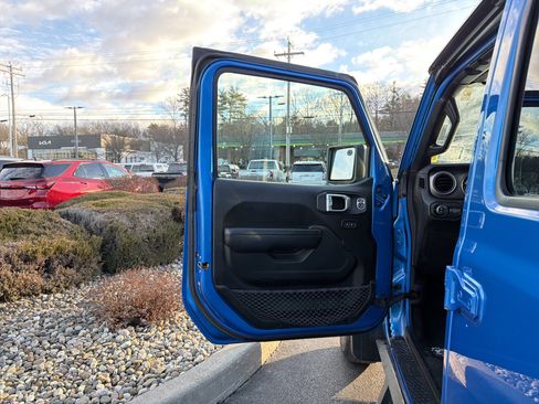 Used 2020 Jeep Gladiator Sport w/ Quick Order Package 24S image 11