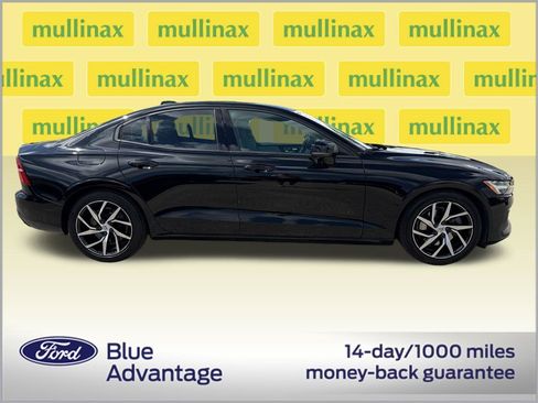 Used 2019 Volvo S60 T5 Momentum w/ Premium Package FWD image 2