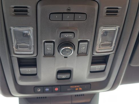 Used 2022 Cadillac Escalade Premium Luxury AWD/4WD image 42