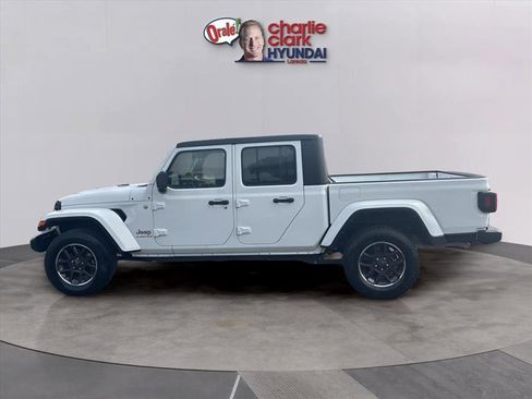 Used 2023 Jeep Gladiator Overland image 2