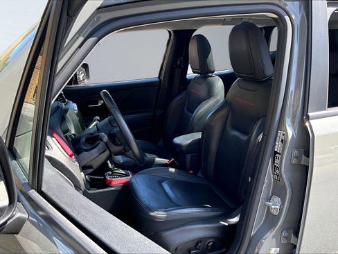 Certified 2022 Jeep Renegade Trailhawk w/ Sun/Sound Group AWD/4WD image 25