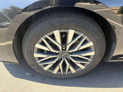 Used 2025 Nissan Altima 2.5 SV FWD image 30