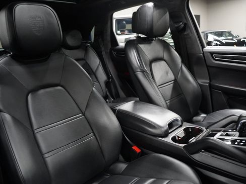 Used 2023 Porsche Cayenne GTS w/ Premium Package Plus AWD/4WD image 37