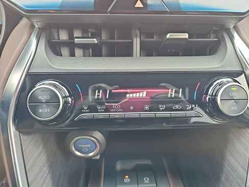 Used 2021 Toyota Venza XLE w/ Softex Package image 21