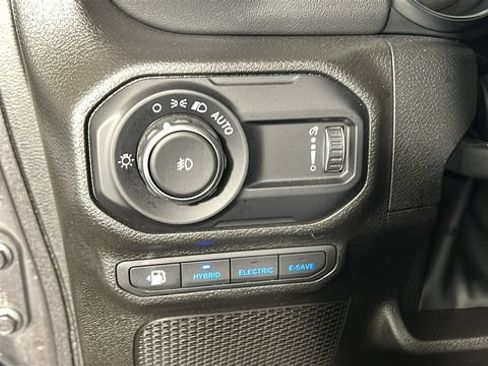 Used 2023 Jeep Wrangler Unlimited Sahara w/ Cold Weather Group AWD/4WD image 18