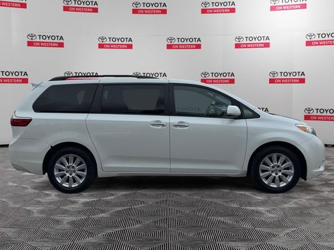 Used 2015 Toyota Sienna XLE AWD/4WD image 2
