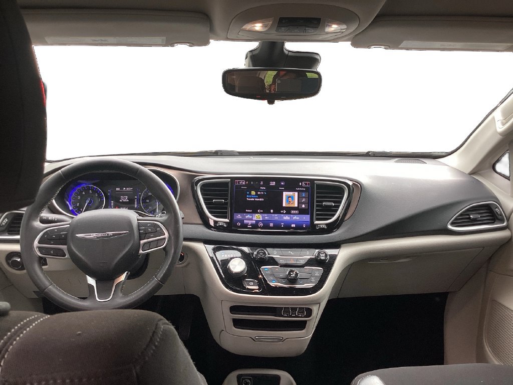 Used 2022 Chrysler Voyager LX FWD image 11