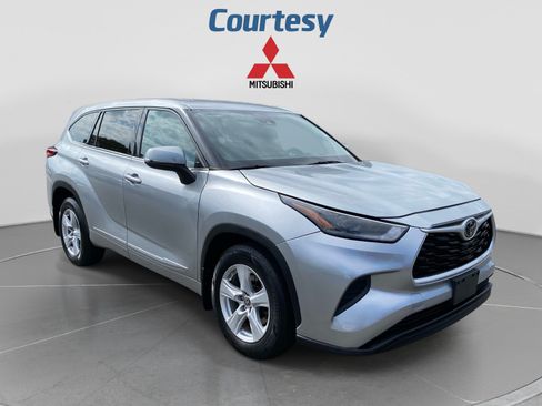 Used 2021 Toyota Highlander L AWD/4WD image 9