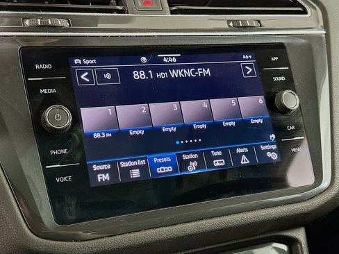 Used 2022 Volkswagen Tiguan SE image 21