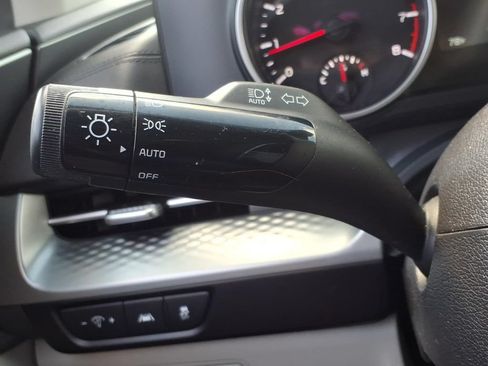 Used 2023 Kia Carnival LX FWD image 21