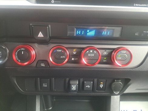 Used 2021 Toyota Tacoma TRD Off-Road image 16