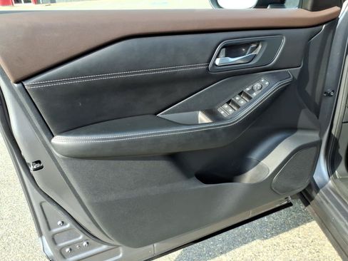 Used 2023 Nissan Rogue SV w/ SV Premium B Package AWD/4WD image 10