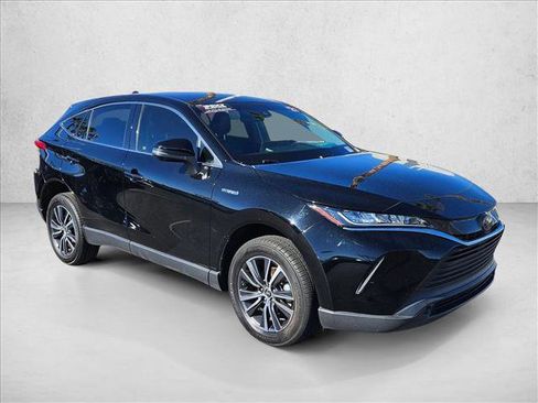 Used 2021 Toyota Venza LE w/ Carpet Mat Package (TMS) image 3