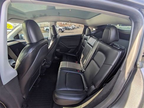 Used 2023 Tesla Model Y Performance image 27