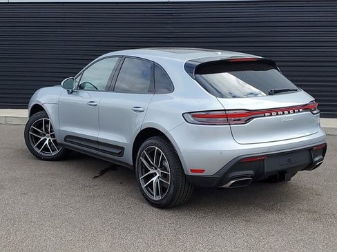Used 2025 Porsche Macan AWD/4WD image 3