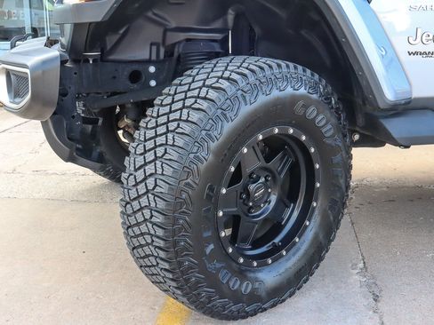 Used 2018 Jeep Wrangler Unlimited Sahara w/ Safety Group AWD/4WD image 16