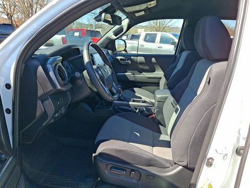 Used 2023 Toyota Tacoma TRD Sport w/ Technology Package image 18