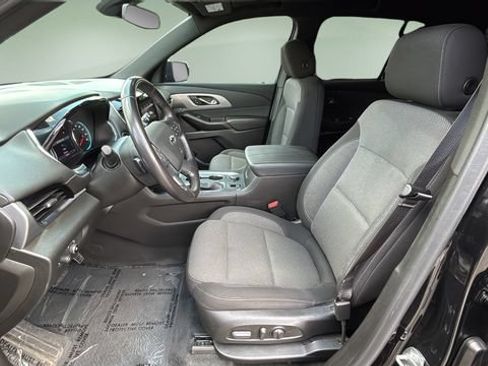 Used 2022 Chevrolet Traverse LT FWD image 18