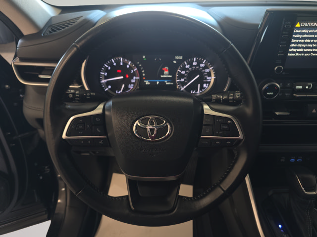 Used 2022 Toyota Highlander XLE AWD/4WD image 14
