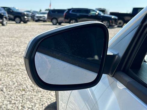 New 2026 Chevrolet Trax LT w/ LT Convenience Package FWD image 6