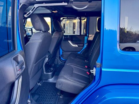 Used 2015 Jeep Wrangler Unlimited Rubicon w/ Connectivity Group image 13