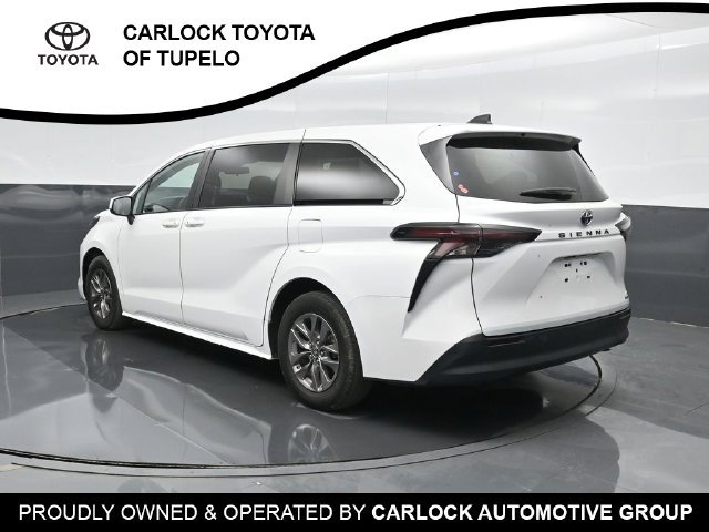 Used 2023 Toyota Sienna LE FWD image 11