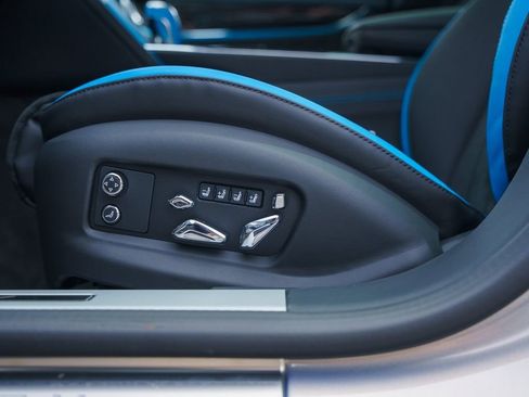 Used 2025 Bentley Flying Spur Plug-In Hybrid AWD/4WD image 11