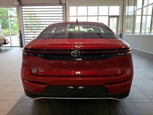 Used 2024 Toyota Crown AWD/4WD image 5