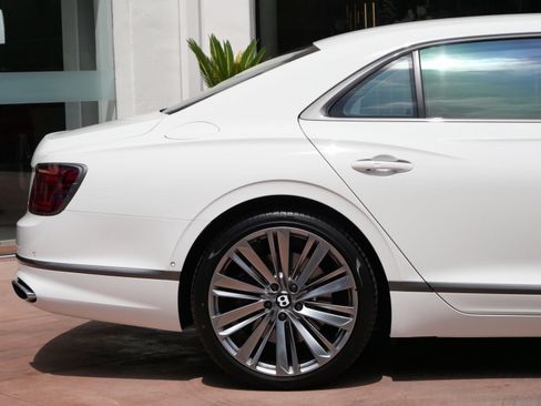 Used 2024 Bentley Flying Spur W12 AWD/4WD image 7