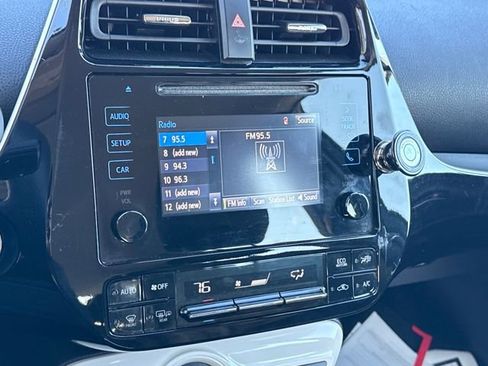 Used 2018 Toyota Prius Two image 17