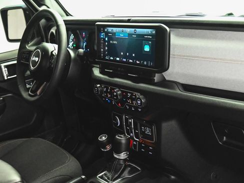 Used 2025 Jeep Wrangler Unlimited Sport S 4xe AWD/4WD image 32