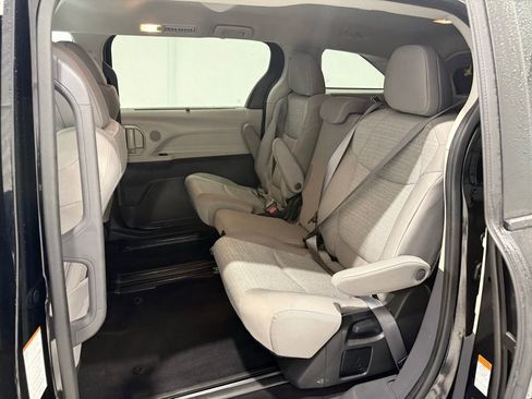 Used 2024 Toyota Sienna LE image 16