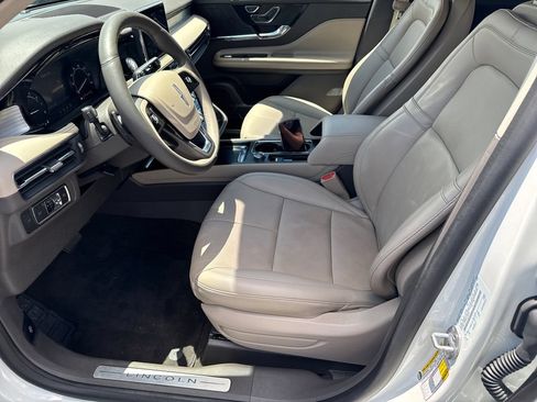 Used 2022 Lincoln Corsair AWD w/ Premium Package image 9