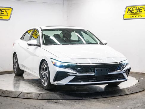 Used 2025 Hyundai Elantra SEL image 5