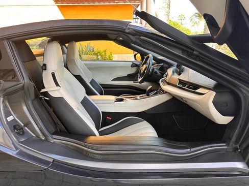 Used 2019 BMW i8 Roadster AWD/4WD image 24