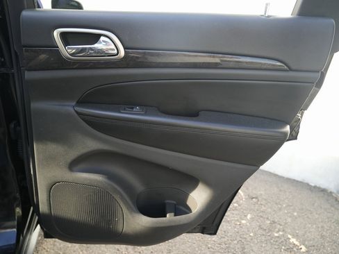 Used 2011 Jeep Grand Cherokee Laredo image 34