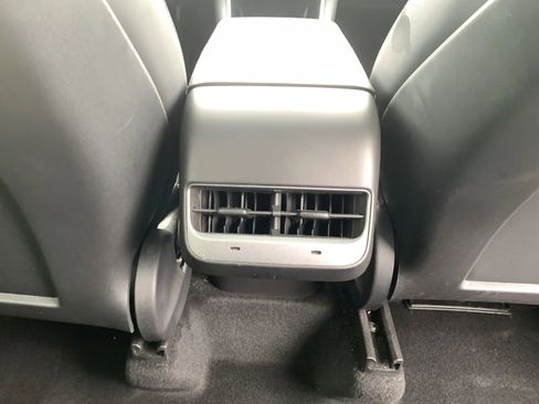 Used 2021 Tesla Model Y Long Range AWD/4WD image 32