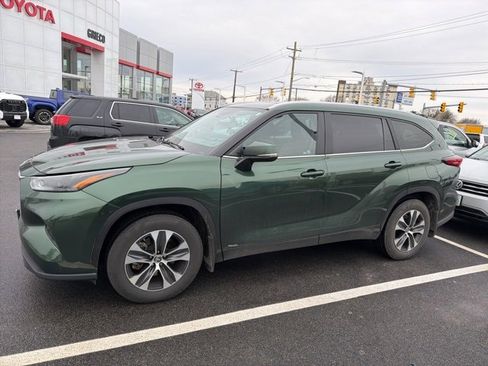 Used 2023 Toyota Highlander XLE image 1
