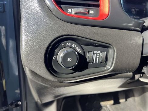 Used 2016 Jeep Renegade Trailhawk w/ Premium Trailhawk Package image 19