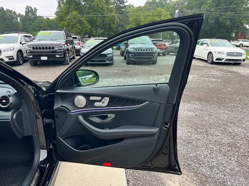 Used 2023 Mercedes-Benz E 350 4MATIC Sedan image 11